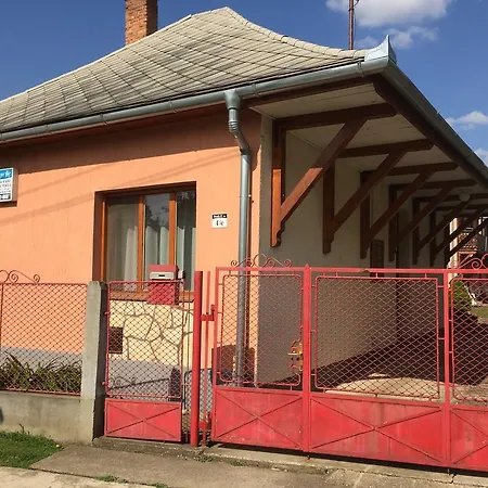 Pinczes Haz 게스트하우스 3*